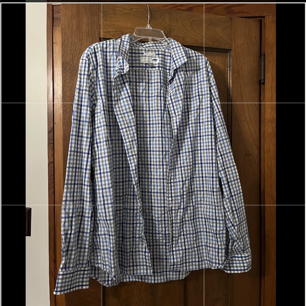 Men’s blue checkered button down